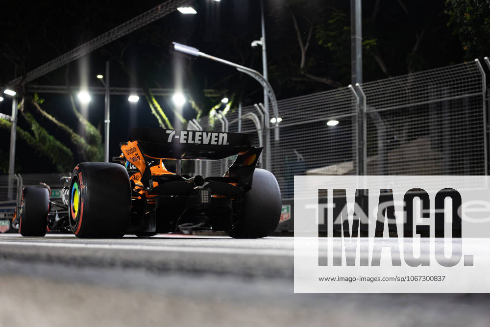 F1 - SINGAPORE GRAND PRIX 2025 81 PIASTRI Oscar (aus), McLaren F1 Team MCL39, action during the 2025 Formula 1 Singapore Grand Prix, 18th round of the 2025 FIA Formula One World Championship, WM, Weltmeisterschaft from October 3 to 5, 2025 on the Marina Bay Street Circuit, in Singapore - SingaporeSingapore
