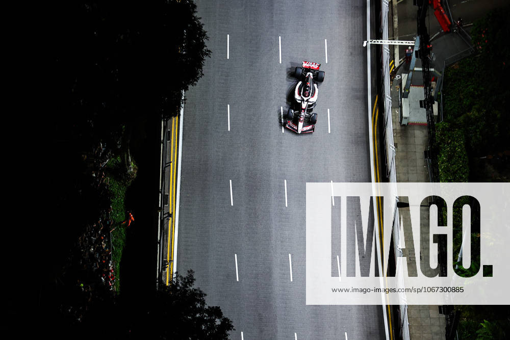 F1 - SINGAPORE GRAND PRIX 2025 31 OCON Esteban (fra), Haas F1 Team VF-25 Ferrari, action during the 2025 Formula 1 Singapore Grand Prix, 18th round of the 2025 FIA Formula One World Championship, WM, Weltmeisterschaft from October 3 to 5, 2025 on the Marina Bay Street Circuit, in Singapore - SingaporeSingapore