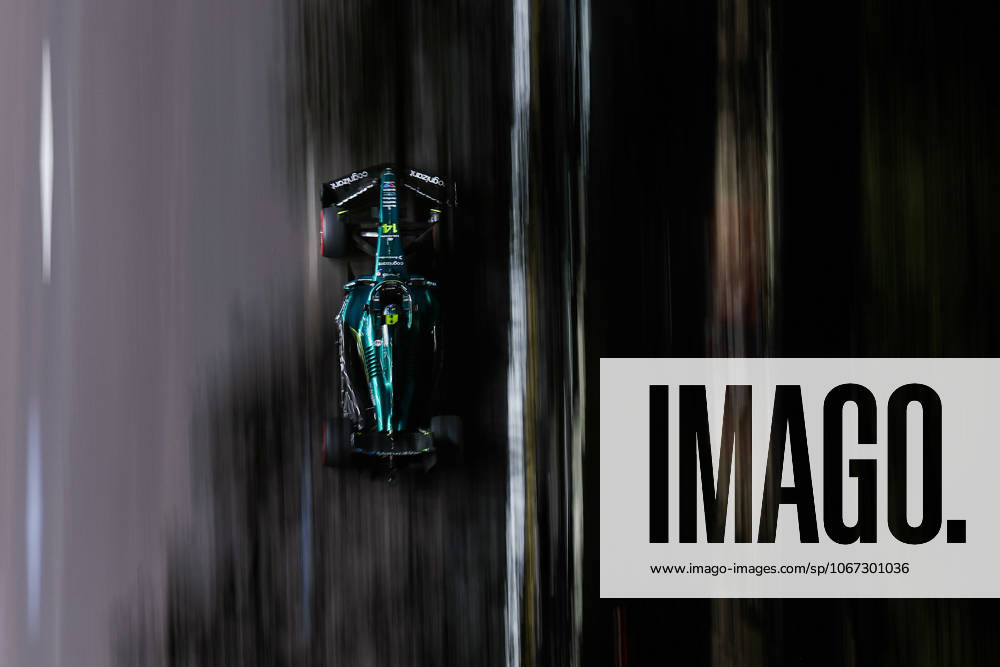 F1 - SINGAPORE GRAND PRIX 2025 14 ALONSO Fernando (spa), Aston Martin F1 Team AMR24, action during the 2025 Formula 1 Singapore Grand Prix, 18th round of the 2025 FIA Formula One World Championship, WM, Weltmeisterschaft from October 3 to 5, 2025 on the Marina Bay Street Circuit, in Singapore - SingaporeSingapore