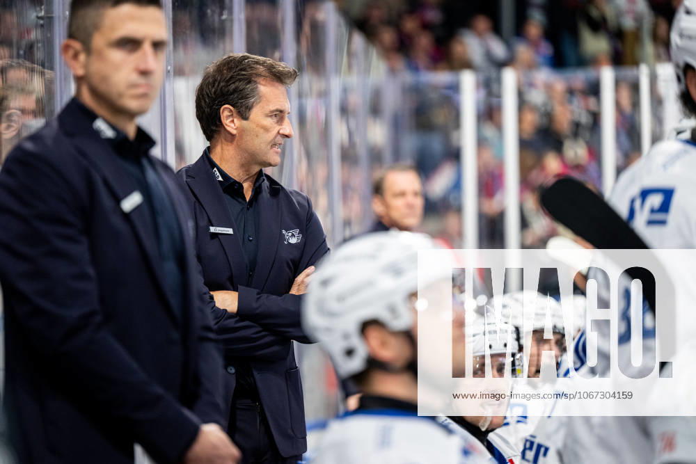 Dallas Eakins Trainer, Coach, Headcoach, Adler Mannheim , Nuernberg Ice Tigers vs Adler Mannheim, Eishockey, Penny DEL, 7 Spieltag, 03 10 2025, Nuernberg Ice Tigers vs Adler Mannheim, Eishockey, Penny DEL, 7 Spieltag