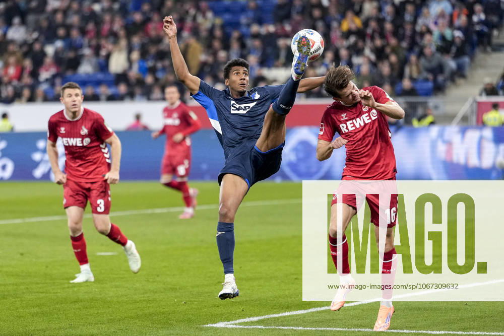 V li Bernardo Fernandes da Silva Junior Hoffenheim, 13 , Jakub Kaminski Köln, 16 , duel, duel, tackle, tackling, dynamics, action, action, 03 10 2025, Sinsheim Germany , Football, Bundesliga, TSG 1899 Hoffenheim 1 FC Köln, DFB DFL REGULATIONS PROHIBIT ANY USE OF PHOTOGRAPHS AS IMAGE SEQUENCES AND OR QUASI VIDEO