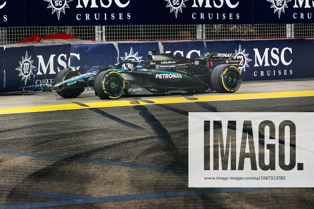 George Russell of Great Britain in the (63) Mercedes-AMG PETRONAS Formula One Team W16 just after crashing into the barriers during the practice session two ahead of the F1 Grand Prix of Singapore at the Marina Bay Street Circuit. Singapore Singapore - ZUMAs197 20251003_aaa_s197_203