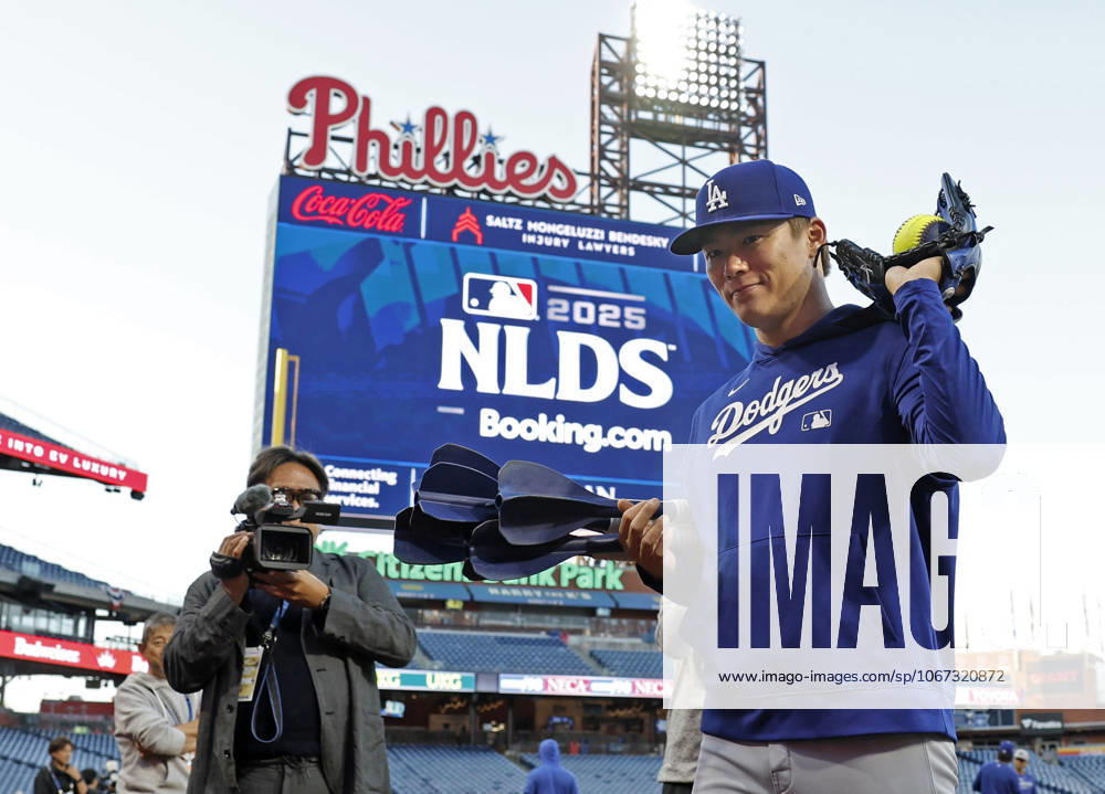 Baseball: Division Series between Dodgers and Phillies Los Angeles Dodgers pitcher Yoshinobu Yamamoto leaves Citizens Bank Park in Philadelphia on Oct. 3, 2025, following practice conducted ahead of Game 1 of the Division Series against the Philadelphia Phillies the following day. A14AA0004908309P