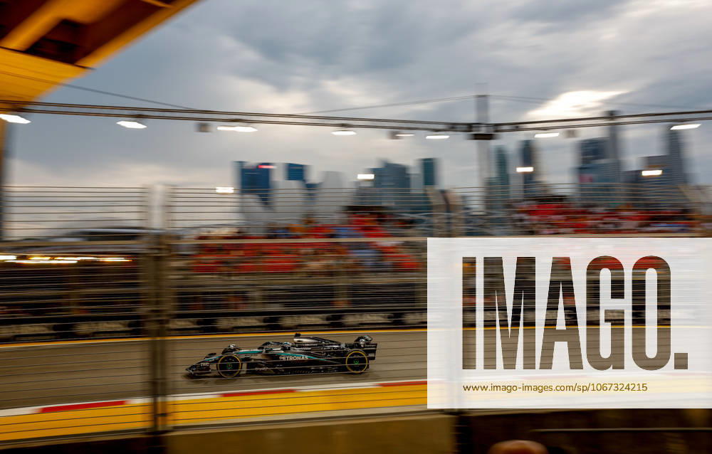 F1 - SINGAPORE GRAND PRIX 2025 63 RUSSELL George (gbr), Mercedes AMG F1 Team W16, action during the 2025 Formula 1 Singapore Grand Prix, 18th round of the 2025 FIA Formula One World Championship, WM, Weltmeisterschaft from October 3 to 5, 2025 on the Marina Bay Street Circuit, in Singapore - SingaporeSingapore