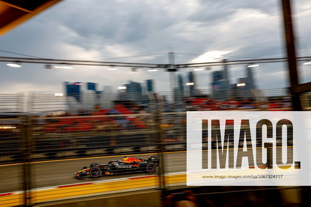 F1 - SINGAPORE GRAND PRIX 2025 01 VERSTAPPEN Max (nld), Red Bull Racing RB21, action during the 2025 Formula 1 Singapore Grand Prix, 18th round of the 2025 FIA Formula One World Championship, WM, Weltmeisterschaft from October 3 to 5, 2025 on the Marina Bay Street Circuit, in Singapore - SingaporeSingapore