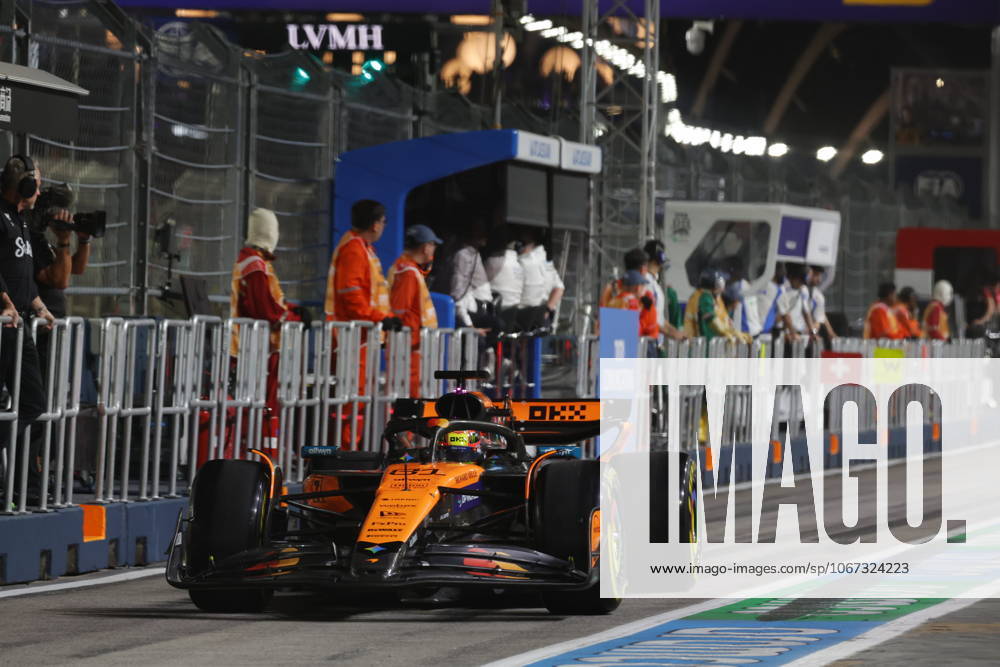 F1 - SINGAPORE GRAND PRIX 2025 81 PIASTRI Oscar (aus), McLaren F1 Team MCL39, action during the 2025 Formula 1 Singapore Grand Prix, 18th round of the 2025 FIA Formula One World Championship, WM, Weltmeisterschaft from October 3 to 5, 2025 on the Marina Bay Street Circuit, in Singapore - SingaporeSingapore
