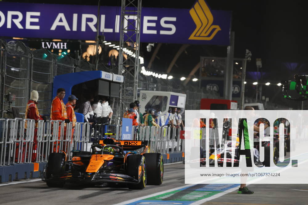 F1 - SINGAPORE GRAND PRIX 2025 04 NORRIS Lando (gbr), McLaren F1 Team MCL39, action during the 2025 Formula 1 Singapore Grand Prix, 18th round of the 2025 FIA Formula One World Championship, WM, Weltmeisterschaft from October 3 to 5, 2025 on the Marina Bay Street Circuit, in Singapore - SingaporeSingapore
