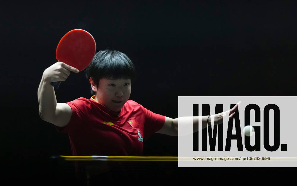 (251004) -- BEIJING, Oct. 4, 2025 -- Sun Yingsha hits a return during the women s singles semifinal match between Sun Yingsha of China and Chen Xingtong of China at 2025 World Table tennis, Tischtennis (WTT) China Smash in Beijing, China, Oct. 4, 2025. ) (SP)CHINA-BEIJING-TABLE TENNIS-WTT-CHINA SMASH-WOMEN S SINGLES-SEMIFINAL(CN) SunxFei