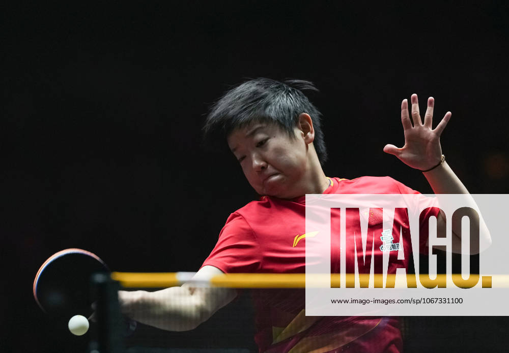 (251004) -- BEIJING, Oct. 4, 2025 -- Sun Yingsha hits a return during the women s singles semifinal match between Sun Yingsha of China and Chen Xingtong of China at 2025 World Table tennis, Tischtennis (WTT) China Smash in Beijing, China, Oct. 4, 2025. ) (SP)CHINA-BEIJING-TABLE TENNIS-WTT-CHINA SMASH-WOMEN S SINGLES-SEMIFINAL(CN) SunxFei