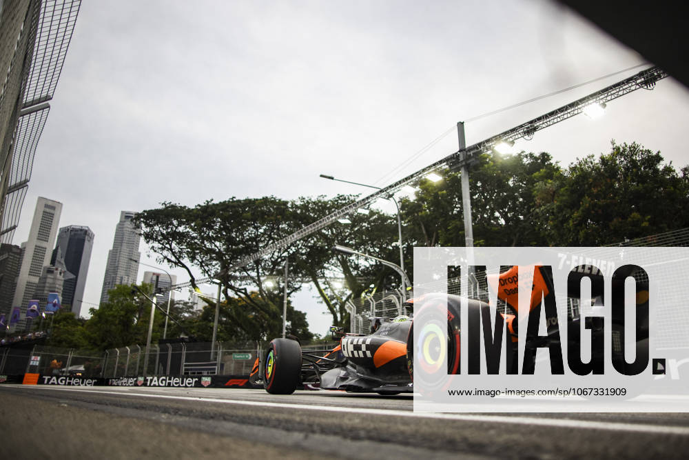 F1 - SINGAPORE GRAND PRIX 2025 04 NORRIS Lando (gbr), McLaren F1 Team MCL39, action during the 2025 Formula 1 Singapore Grand Prix, 18th round of the 2025 FIA Formula One World Championship, WM, Weltmeisterschaft from October 3 to 5, 2025 on the Marina Bay Street Circuit, in Singapore - SingaporeSingapore