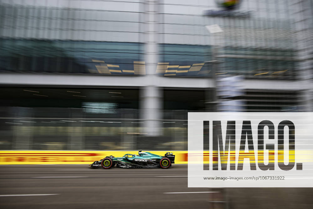 F1 - SINGAPORE GRAND PRIX 2025 14 ALONSO Fernando (spa), Aston Martin F1 Team AMR24, action during the 2025 Formula 1 Singapore Grand Prix, 18th round of the 2025 FIA Formula One World Championship, WM, Weltmeisterschaft from October 3 to 5, 2025 on the Marina Bay Street Circuit, in Singapore - SingaporeSingapore