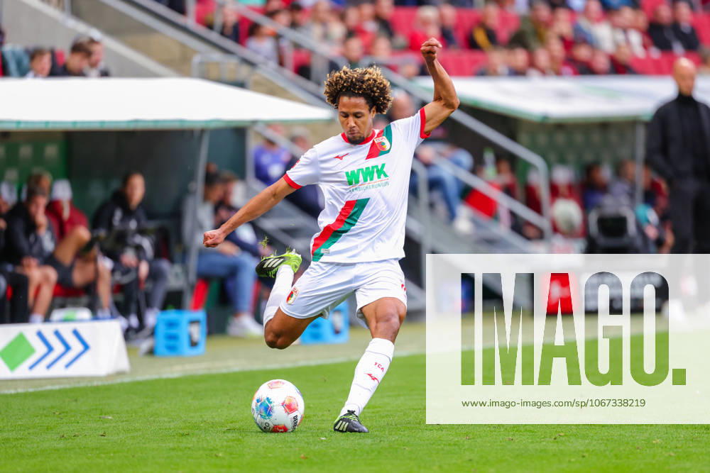 Han Noah Massengo 4, FC Augsburg at the match between FC Augsburg v VfL Wolfsburg, Football, Men, Bundesliga, 2025 2026, Matchday 6 on 04 10 2025 in Augsburg, WWK Arena DFL and DFB regulations prohibit any use of photographs as image sequences and or quasi video Bayern Germany
