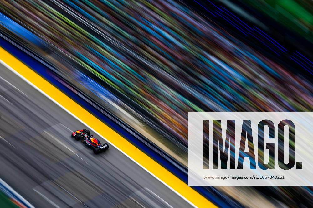 F1 - SINGAPORE GRAND PRIX 2025 01 VERSTAPPEN Max (nld), Red Bull Racing RB21, action during the 2025 Formula 1 Singapore Grand Prix, 18th round of the 2025 FIA Formula One World Championship, WM, Weltmeisterschaft from October 3 to 5, 2025 on the Marina Bay Street Circuit, in Singapore - SingaporeSingapore