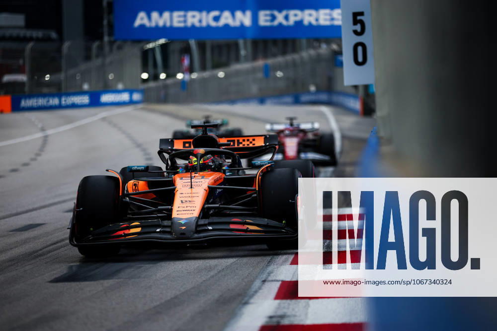 F1 - SINGAPORE GRAND PRIX 2025 81 PIASTRI Oscar (aus), McLaren F1 Team MCL39, action during the 2025 Formula 1 Singapore Grand Prix, 18th round of the 2025 FIA Formula One World Championship, WM, Weltmeisterschaft from October 3 to 5, 2025 on the Marina Bay Street Circuit, in Singapore - SingaporeSingapore