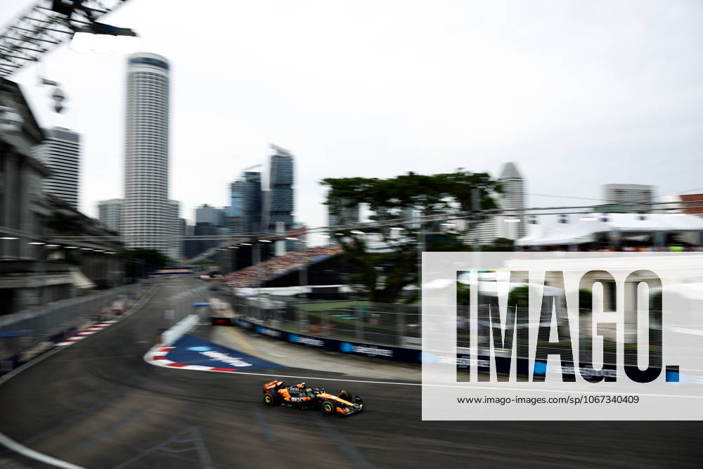 F1 - SINGAPORE GRAND PRIX 2025 04 NORRIS Lando (gbr), McLaren F1 Team MCL39, action during the 2025 Formula 1 Singapore Grand Prix, 18th round of the 2025 FIA Formula One World Championship, WM, Weltmeisterschaft from October 3 to 5, 2025 on the Marina Bay Street Circuit, in Singapore - SingaporeSingapore