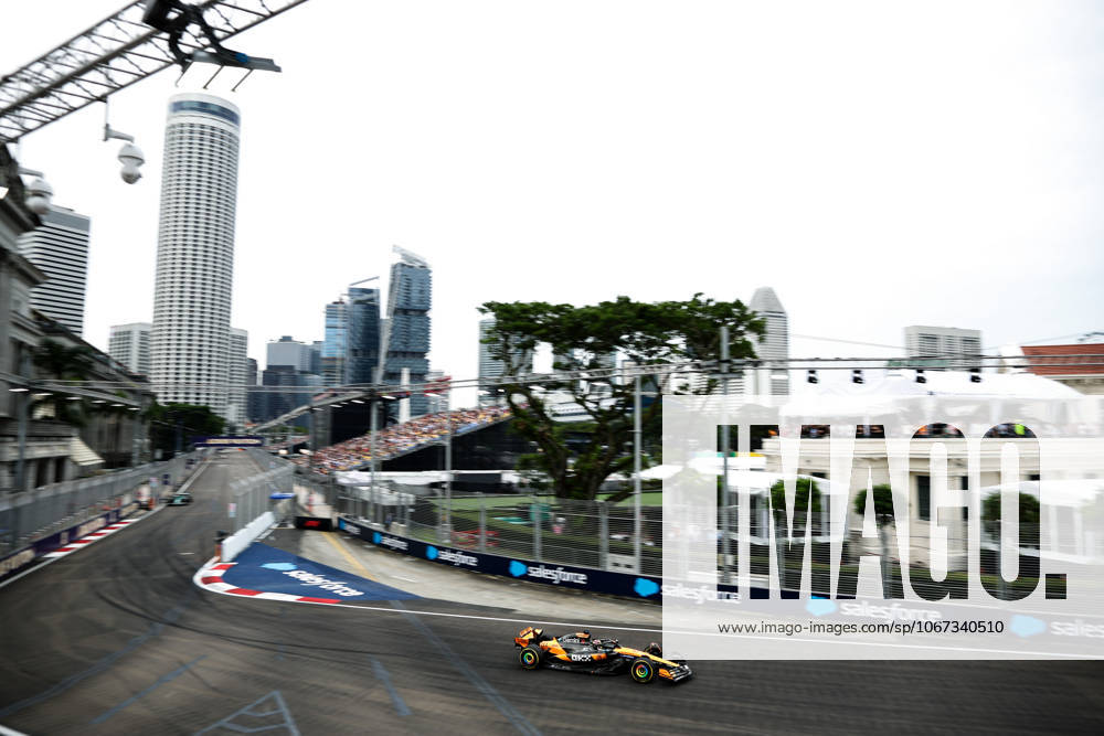 F1 - SINGAPORE GRAND PRIX 2025 81 PIASTRI Oscar (aus), McLaren F1 Team MCL39, action during the 2025 Formula 1 Singapore Grand Prix, 18th round of the 2025 FIA Formula One World Championship, WM, Weltmeisterschaft from October 3 to 5, 2025 on the Marina Bay Street Circuit, in Singapore - SingaporeSingapore