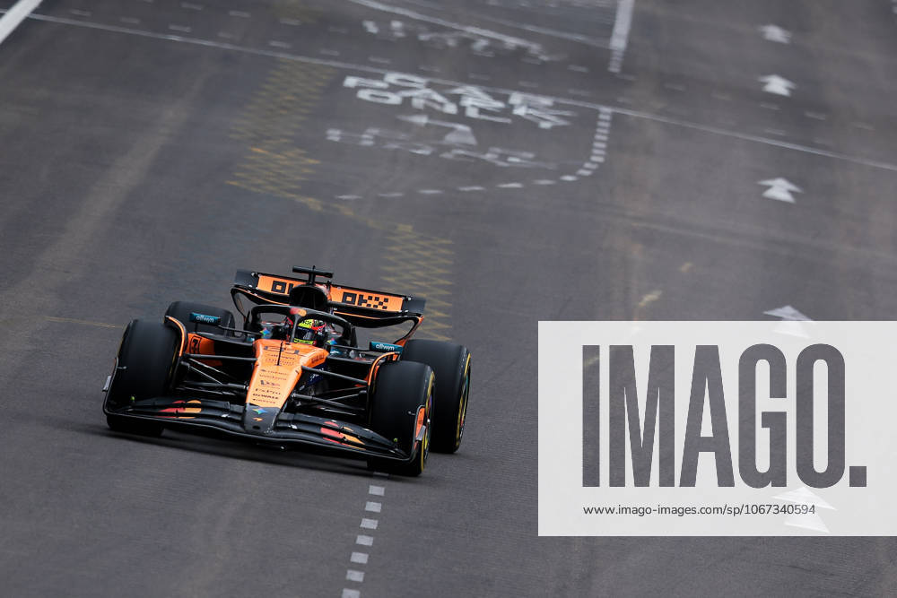F1 - SINGAPORE GRAND PRIX 2025 81 PIASTRI Oscar (aus), McLaren F1 Team MCL39, action during the 2025 Formula 1 Singapore Grand Prix, 18th round of the 2025 FIA Formula One World Championship, WM, Weltmeisterschaft from October 3 to 5, 2025 on the Marina Bay Street Circuit, in Singapore - SingaporeSingapore