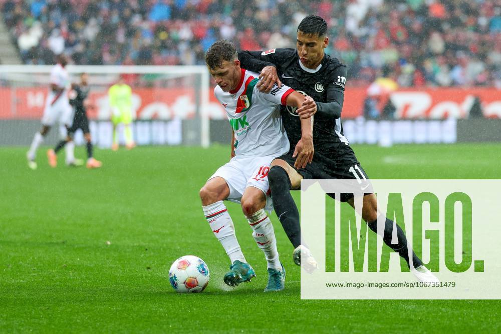 In duel, action, with Robin Fellhauer 19 FC Augsburg , Adam Daghim 11 VfL Wolfsburg , FC Augsburg vs VfL Wolfsburg, Football, 1 Bundesliga, 6 Matchday, 04 10 2025 DFB regulations prohibit any use of photographs as image sequences and or quasi video Augsburg Bayern Germany