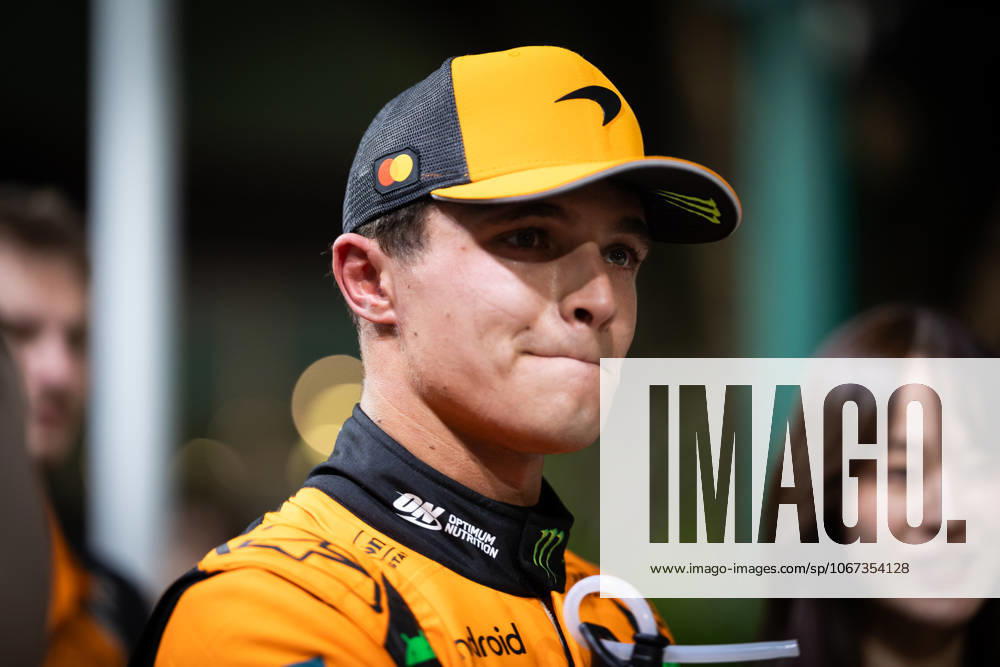 F1 - SINGAPORE GRAND PRIX 2025 NORRIS Lando (gbr), McLaren F1 Team MCL39, portrait during the 2025 Formula 1 Singapore Grand Prix, 18th round of the 2025 FIA Formula One World Championship, WM, Weltmeisterschaft from October 3 to 5, 2025 on the Marina Bay Street Circuit, in Singapore - SingaporeSingapore