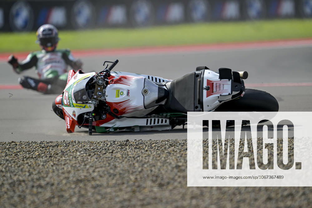MOTO - MOTO GP - GRAND PRIX OF INDONESIA 2026 05 ZARCO Johann (fra), LCR Honda Castrol, Honda RC213V, action, accident, crash during the 2025 MotoGP Pertamina Grand Prix of Indonesia on the Mandalika circuit from October 3 to 5, At West Nusa Tenggara, Indonesia - West Nusa TenggaraIndonesia