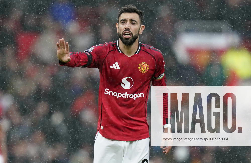 Manchester, England, 4th October 2025. Bruno Fernandes of Manchester United, ManU during the Manchester United vs Sunderland Premier League match at Old Trafford, Manchester. Picture credit should read: Andrew Yates Sportimage . SPI_104_AY_MAN_UTD_SUN SPI-4195-0104
