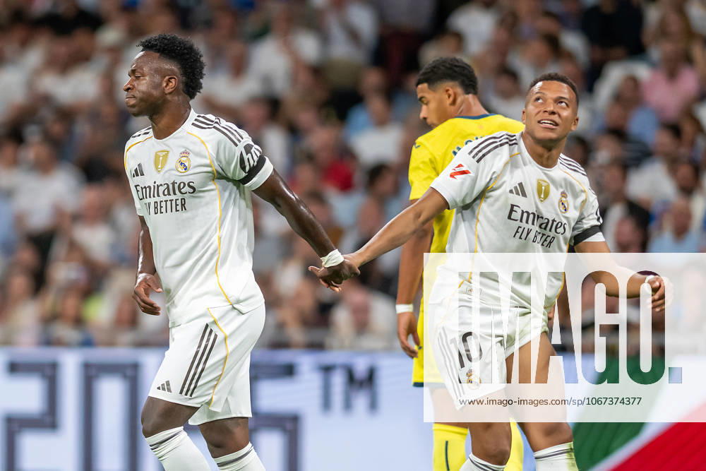 REAL MADRID CF v VILLARREAL CF. LA LIGA 2025 2026. ROUND 8. Real Madrid CFs Vinicius Junior (l) and Kylian Mbappe during La Liga match. October 4, 2025. (ALTERPHOTOS Jorge Ropero) MadridSpain