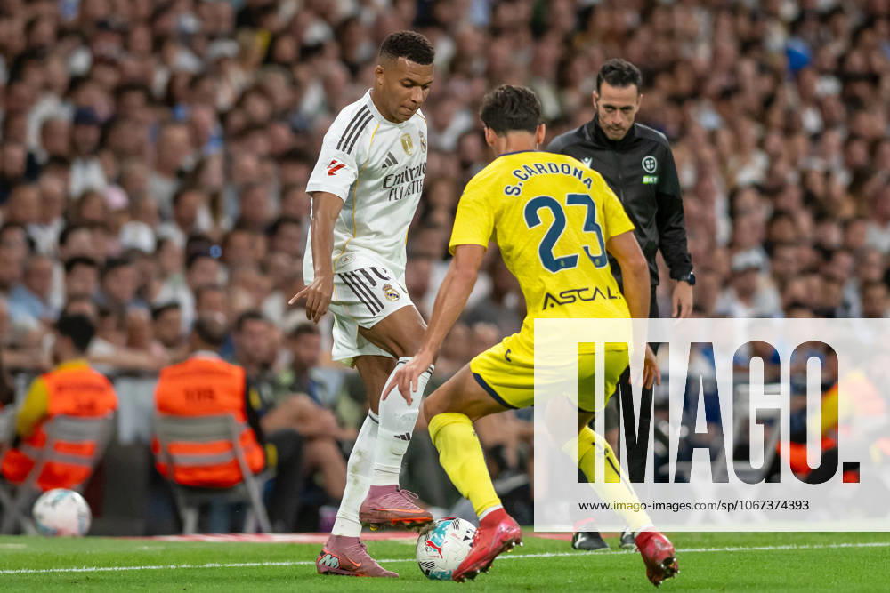 REAL MADRID CF v VILLARREAL CF. LA LIGA 2025 2026. ROUND 8. Real Madrid CFs Kylian Mbappe (l) and Villarreal CF s Sergi Cardona during La Liga match. October 4, 2025. (ALTERPHOTOS Jorge Ropero) MadridSpain
