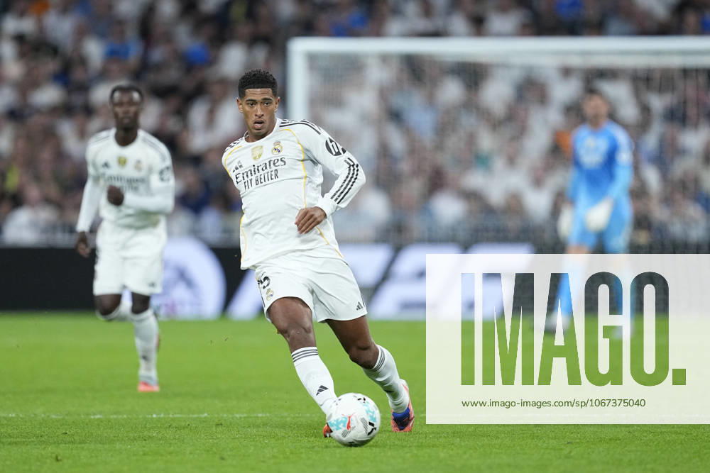 Jude Bellingham of Real Madrid CF in action during the Spanish League, LaLiga EA Sports, football match played between Real Madrid and Villarreal CF at Santiago Bernabeu stadium on October 04, 2025, in Madrid, Spain. Madrid Spain - ZUMAa181 20251004_zaa_a181_397