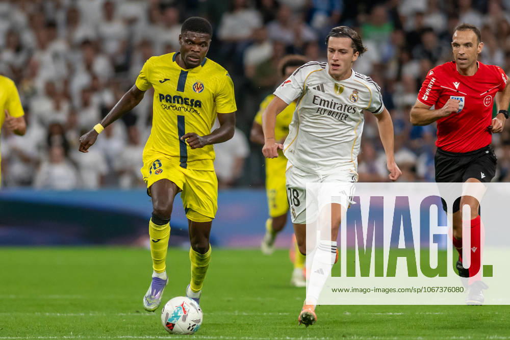 Real Madrid CFs Alvaro Carreras (r) and Villarreal CF s Thomas Partey during La Liga match. October 4, 2025. (20251004132)