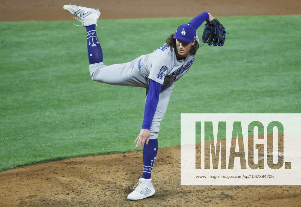 Los Angeles Dodgers pitcher Tyler Glasnow (31) throws in the seventh inning after relieving Shohei Ohtani against the Philadelphia Phillies during game one of the MLB, Baseball Herren, USA National League Division Series at Citizens Bank Park in Philadelphia on Saturday, October 4, 2025. PHI20251004835 LAURENCExKESTERSON