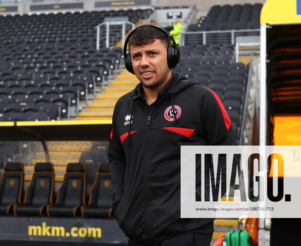 Kingston upon Hull, England, 4th October 2025. Gustavo Hamer of Sheffield United during the Hull City vs Sheffield United Sky Bet Championship match at the MKM Stadium, Kingston upon Hull. Picture credit should read: Simon Bellis Sportimage . SPI_011_SB_Hull_Sheffield_United SPI-4194