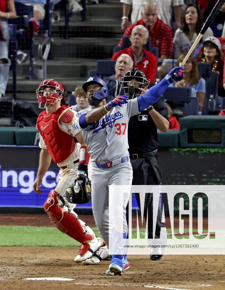 Baseball: Division Series between Dodgers and Phillies Los Angeles Dodgers right fielder Teoscar Hernandez hits a three-run home run in the seventh inning of Game 1 of the National League Division Series against the Philadelphia Phillies at Citizens Bank Park in Philadelphia on Oct. 4, 2025. A14AA0004911891P