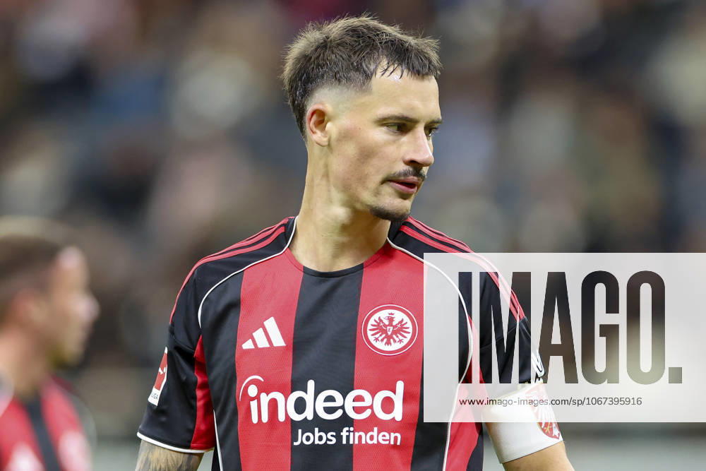 Robin Koch (Eintracht Frankfurt) schaut enttaeuscht, Bundesliga, Eintracht Frankfurt v FC Bayern München, Deutsche Bank Park am 04. October 2025 in Frankfurt am Main, Deutschland. (Foto von Marco Steinbrenner DeFodi Images) Robin Koch (Eintracht Frankfurt) looks dejected, Bundesliga, Eintracht Frankfurt v FC Bayern München, Deutsche Bank Park, October 4, 2025 in Frankfurt am Main, Germany. (Photo by Marco Steinbrenner DeFodi Images) DFL regulations prohibit any use of photographs as image sequences and or quasi-video. Robin Koch Eintracht Frankfurt looks dejected, Bundesliga, Eintracht Frankfurt v FC Bayern München, Deutsche Bank Park am 04 October 2025 in Frankfurt am Main, Germany Photo by Marco Steinbrenner DeFodi Images Robin Koch Eintracht Frankfurt looks dejected, Bundesliga, Eintracht Frankfurt v FC Bayern München, Deutsche Bank Park, October 4, 2025 in Frankfurt am Main, Germany Photo by Marco Steinbrenner DeFodi Images DFL regulations prohibit any use of photographs as image sequences and or quasi video