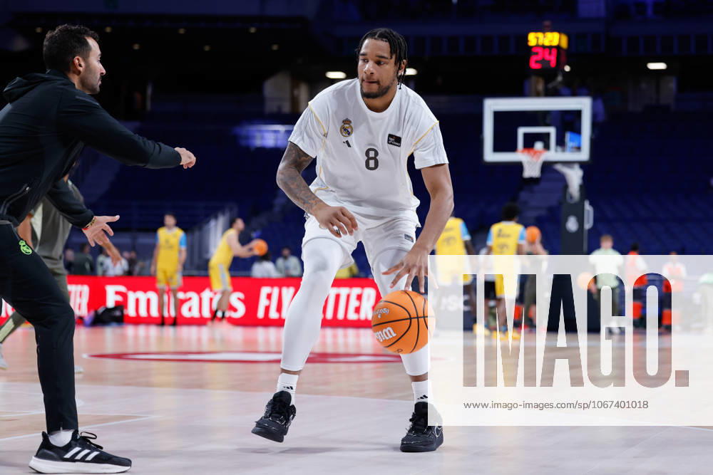 Chuma Okeke of Real Madrid warms up during the Spanish League, Liga ACB Endesa, basketball match played between Real Madrid and Dreamland Gran Canaria at Movistar Arena on October 05, 2025, in Madrid, Spain. Madrid Spain - ZUMAa181 20251005_zaa_a181_002