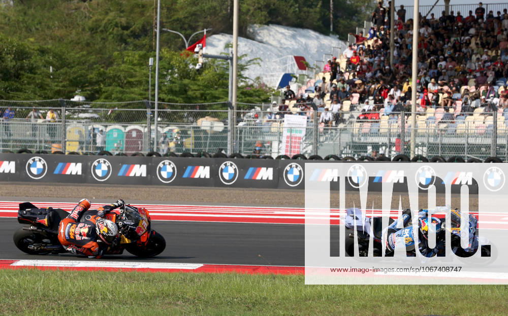 (251005) -- LOMBOK, Oct. 5, 2025 -- Red Bull KTM Factory Racing s Spanish rider Pedro Acosta (L) chases BK8 Gresini Racing MotoGP s Spanish rider Alex Marquez in the MotoGP race at the Pertamina Grand Prix of Indonesia 2025, held at the Pertamina Mandalika Circuit in Lombok Island, Indonesia, on Oct. 5, 2025. ) (SP)INDONESIA-LOMBOK-MOTO GP-GRAND PRIX CenxYunpeng