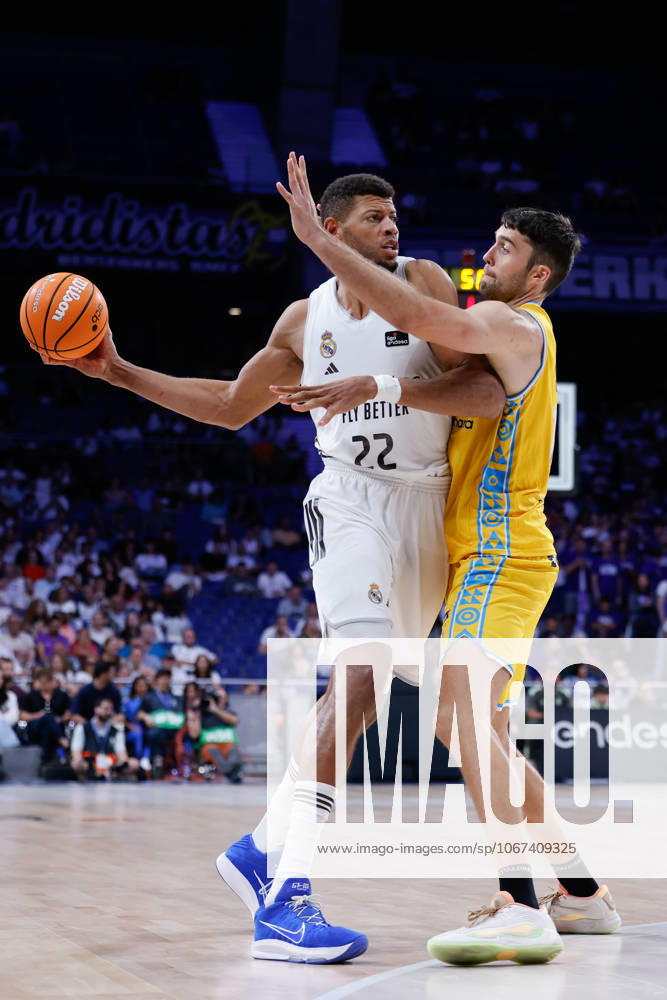 Walter Samuel Tavares da Veiga of Real Madrid and Mike Tobey of Dreamland Gran Canaria compete for the ball during the Spanish League, Liga ACB Endesa, basketball match played between Real Madrid and Dreamland Gran Canaria at Movistar Arena on October 05, 2025, in Madrid, Spain. Madrid Spain - ZUMAa181 20251005_zaa_a181_048