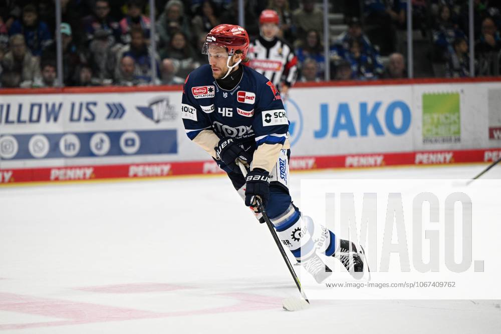 Eric Martinsson Schwenninger Wild Wings Schwenninger Wild Wings vs EHC Red Bull Muenchen, DEL, Main Round Matchday 8, Season 2025 2026, 05 10 2025 Schwenninger Wild Wings vs EHC Red Bull Muenchen, DEL, Main Round Matchday 8, Season 2025 2026, 05 10 2025 Schwenningen
