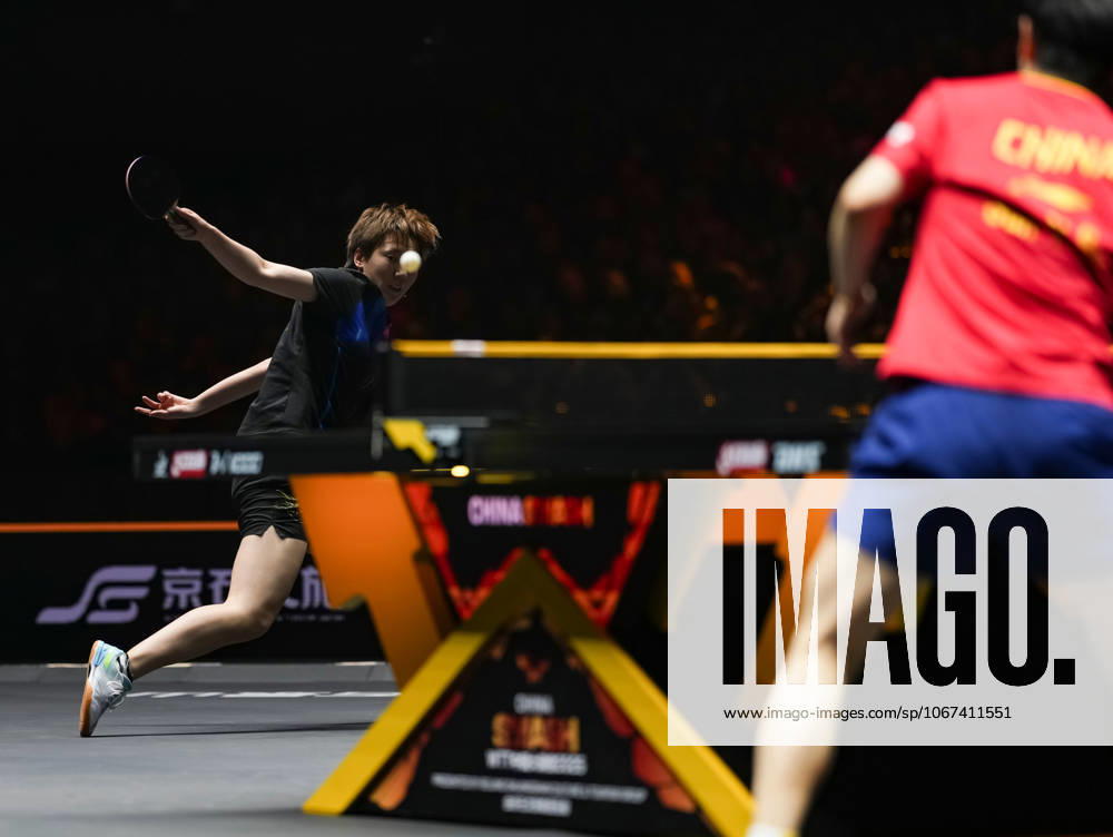 (251005) -- BEIJING, Oct. 5, 2025 -- Wang Manyu of China hits a return during the women s singles final match between Sun Yingsha of China and Wang Manyu of China at 2025 World Table tennis, Tischtennis (WTT) China Smash in Beijing, China, Oct. 5, 2025. ) (SP)CHINA-BEIJING-TABLE TENNIS-WTT-CHINA SMASH-WOMEN S SINGLES-FINAL (CN) SunxFei