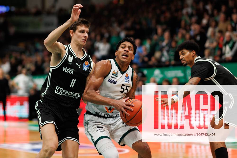 Eli Brooks Gladiators Trier in a duel with Richard Balint BMA365 Bamberg Baskets and Ibrahim Watson BMA365 Bamberg Baskets , Vet Concept Gladiators Trier vs BMA365 Bamberg Baskets, Basketball, easyCredit BBL, Matchday 3, Season 2025 2026, 05 10 2025 Vet Concept Gladiators Trier vs BMA365 Bamberg Baskets, Basketball, easyCredit BBL, Matchday 3, Season 2025 2026
