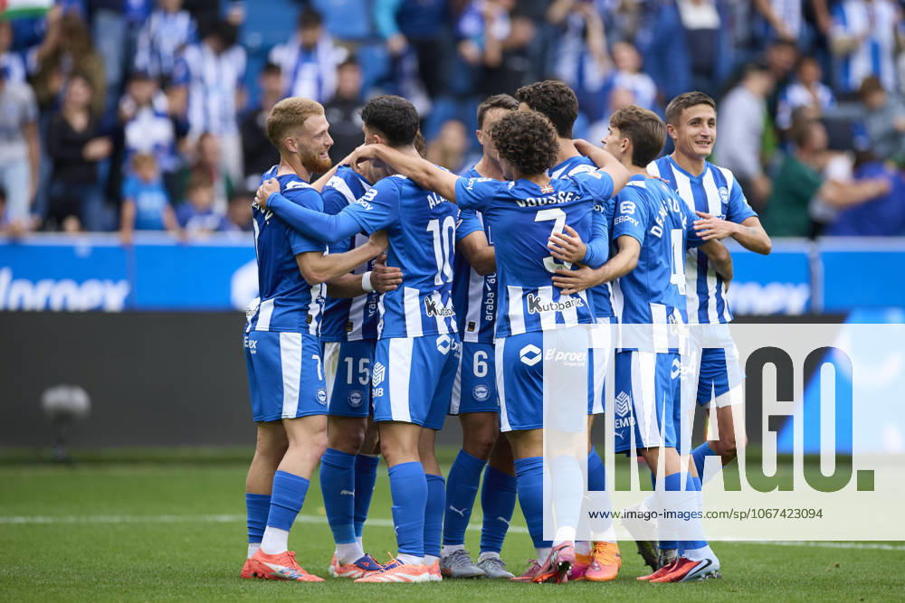 Lucas Boye of Deportivo Alaves celebrates after scoring goal during the LaLiga EA Sports match between Deportivo Alaves and Elche CF at Mendizorrotza on October 5, 2025, in Vitoria, Spain. Vitoria SPAIN - ZUMAa181 20251005_zaa_a181_083
