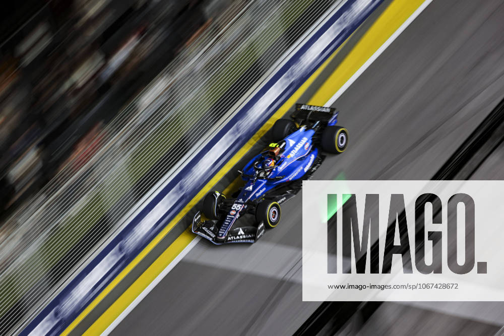 F1 - SINGAPORE GRAND PRIX 2025 55 SAINZ Carlos (spa), Williams Racing FW47, action during the 2025 Formula 1 Singapore Grand Prix, 18th round of the 2025 FIA Formula One World Championship, WM, Weltmeisterschaft from October 3 to 5, 2025 on the Marina Bay Street Circuit, in Singapore - SingaporeSingapore