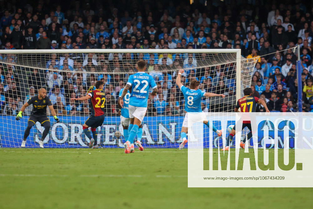 Scott McTominay of SSC Napoli During the 2025 26 Italian Serie A football match between SSC Napoli and Genoa on October 5, 2025, at the Diego Armando Maradona Stadium in Naples...Pictured: Napoli ITALIA - ZUMAs236 20251005_aap_s236_057