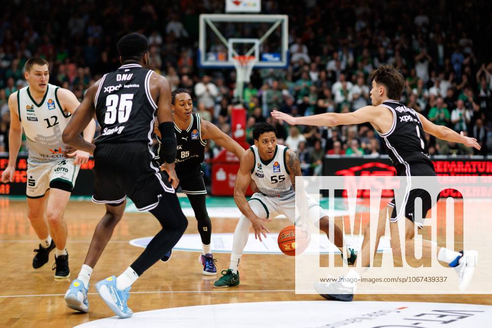 Eli Brooks Gladiators Trier in a duel with Ejofor Onu BMA365 Bamberg Baskets , Austin Matthew Crowley BMA365 Bamberg Baskets and Zachary Ensinger BMA365 Bamberg Baskets , Vet Concept Gladiators Trier vs BMA365 Bamberg Baskets, Basketball, easyCredit BBL, Matchday 3, Season 2025 2026, 05 10 2025 Vet Concept Gladiators Trier vs BMA365 Bamberg Baskets, Basketball, easyCredit BBL, Matchday 3, Season 2025 2026