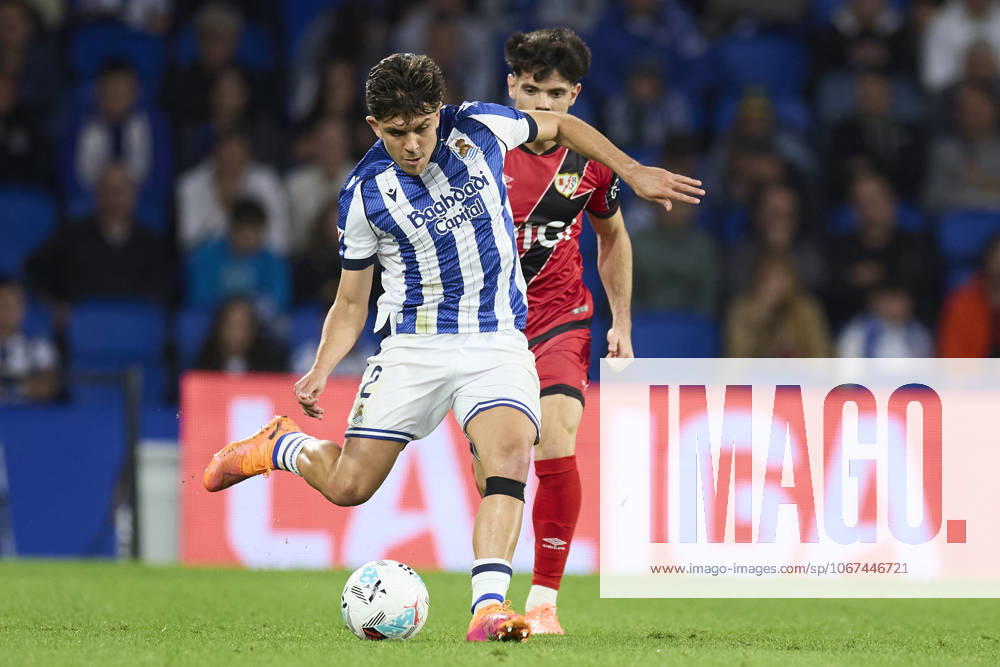 Jon Aramburu of Real Sociedad competes for the ball with Fran Perez of Rayo Vallecano during the LaLiga EA Sports match between Real Sociedad and Rayo Vallecano at Anoeta on October 5, 2025, in San Sebastian, Spain. San Sebastian SPAIN - ZUMAa181 20251005_zaa_a181_268