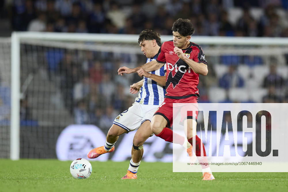 Jon Aramburu of Real Sociedad competes for the ball with Fran Perez of Rayo Vallecano during the LaLiga EA Sports match between Real Sociedad and Rayo Vallecano at Anoeta on October 5, 2025, in San Sebastian, Spain. San Sebastian SPAIN - ZUMAa181 20251005_zaa_a181_269