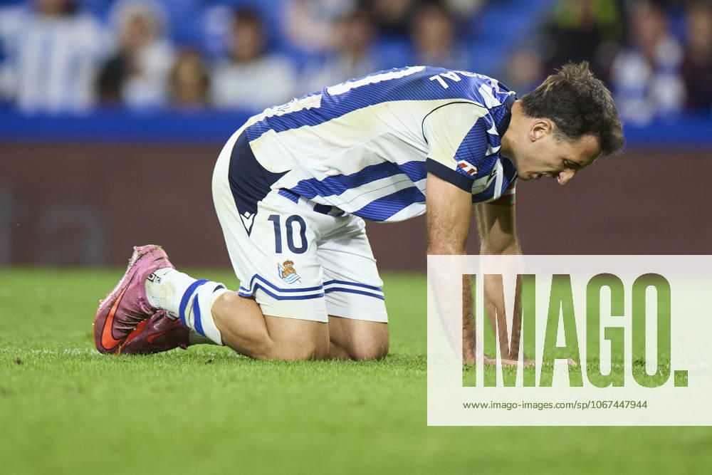 Mikel Oyarzabal of Real Sociedad reacts during the LaLiga EA Sports match between Real Sociedad and Rayo Vallecano at Anoeta on October 5, 2025, in San Sebastian, Spain. San Sebastian SPAIN - ZUMAa181 20251005_zaa_a181_296