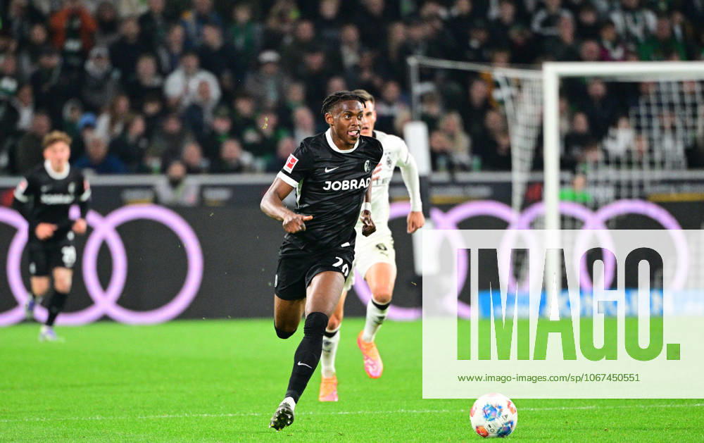 Moenchengladbach Football, Men, Season 2025 2026, Borussia Moenchengladbach vs SC Freiburg Junior Adamu Freiburg DFL regulations prohibit any use of photographs as image sequences and or quasi video Borussia Park NRW Germany
