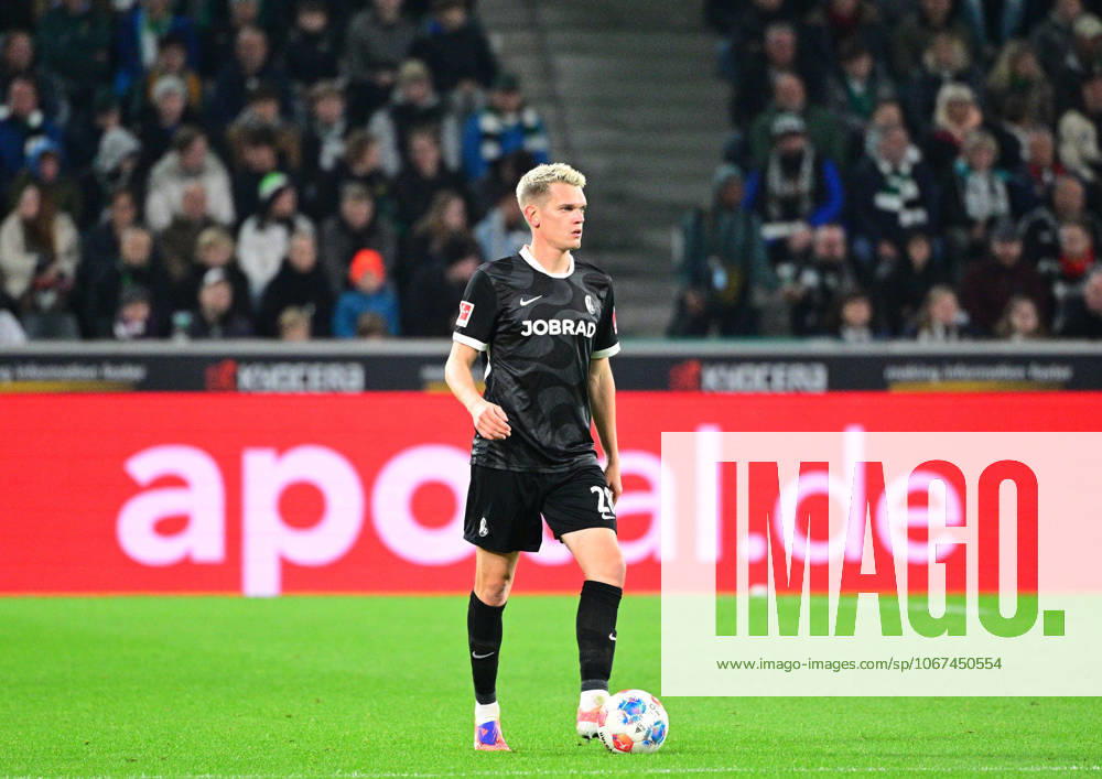 Moenchengladbach Football, Men, Season 2025 2026, Borussia Moenchengladbach vs SC Freiburg Matthias Ginter Freiburg DFL regulations prohibit any use of photographs as image sequences and or quasi video Borussia Park NRW Germany