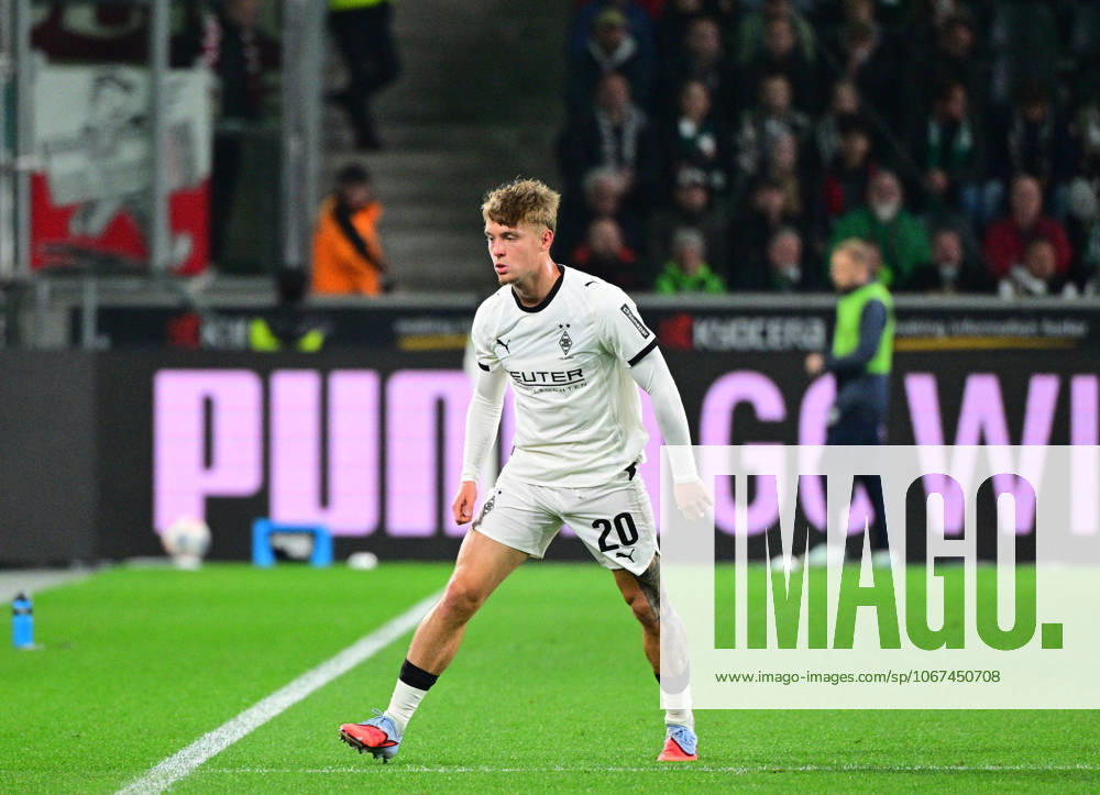 Moenchengladbach Football, Men, Season 2025 2026, Borussia Moenchengladbach vs SC Freiburg Luca Netz Gladbach DFL regulations prohibit any use of photographs as image sequences and or quasi video Borussia Park NRW Germany