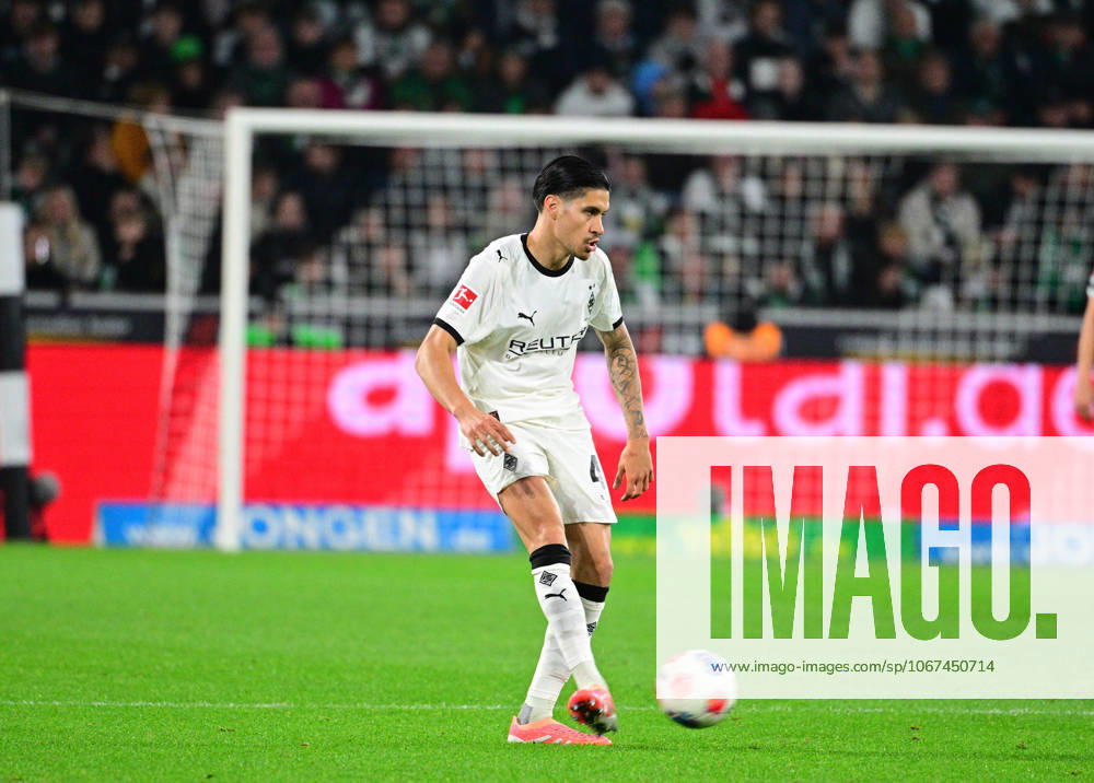 Moenchengladbach Football, Men, Season 2025 2026, Borussia Moenchengladbach vs SC Freiburg Kevin Diks Gladbach DFL regulations prohibit any use of photographs as image sequences and or quasi video Borussia Park NRW Germany